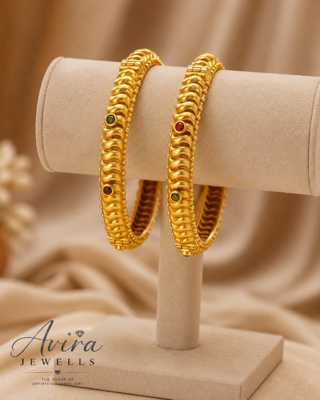 Bridal jewellery set close up