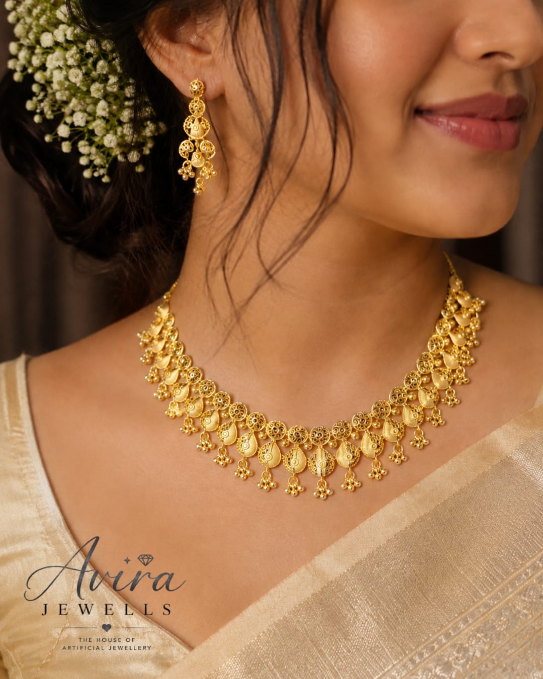 Traditional Indian gold and kundan jewellery set